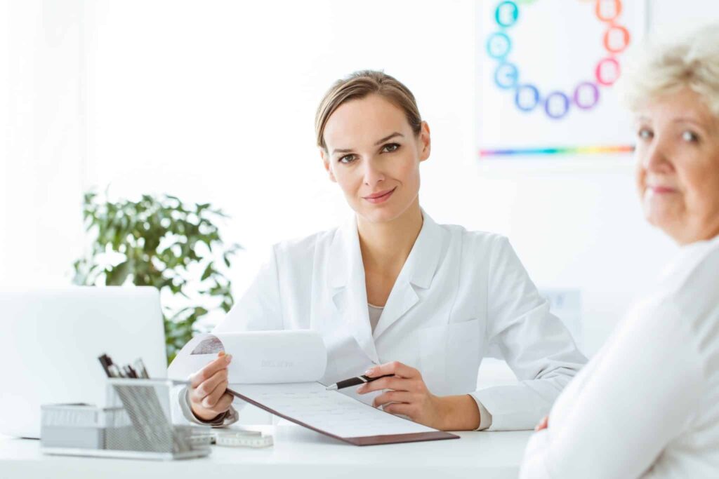 Female doctor reviewing benefits of medically supervised weight loss with patient.